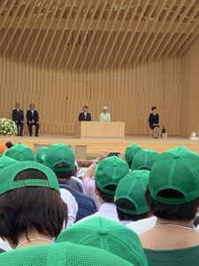 天皇皇后両陛下の御臨席のもと愛知県森林公園をメイン会場として全国植樹祭が開催されました。 私も記念植樹を行いました。