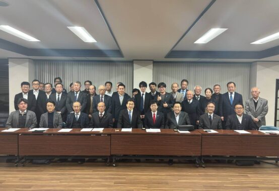 愛知県第16選挙区支部の候補者である小牧市長の山下史守朗氏をお迎えし、 力強い決意表明をいただきました。
